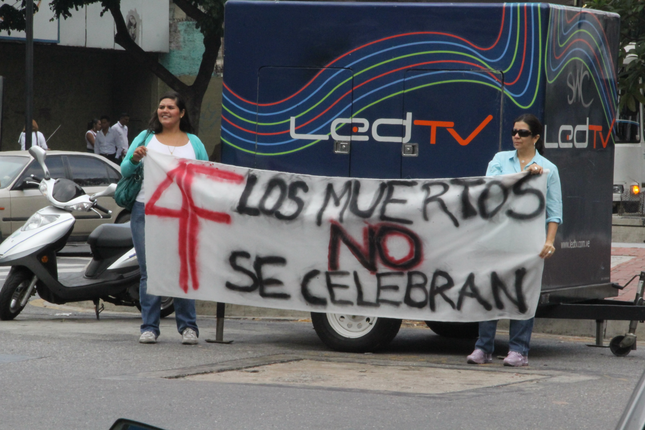 Vente en la calle PROTESTA contra celebración del 4F