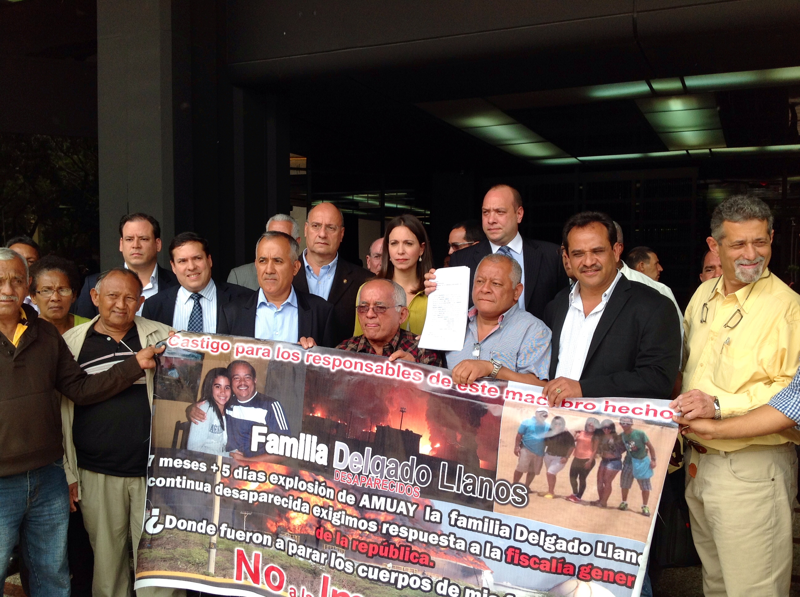 Diputados y víctimas de la tragedia de Amuay denunciaron ante la Fiscalía General al ministro Rafael Ramírez y a la junta directiva de PDVSA