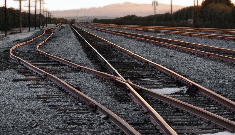 Choque de trenes – Por Miguel Velarde