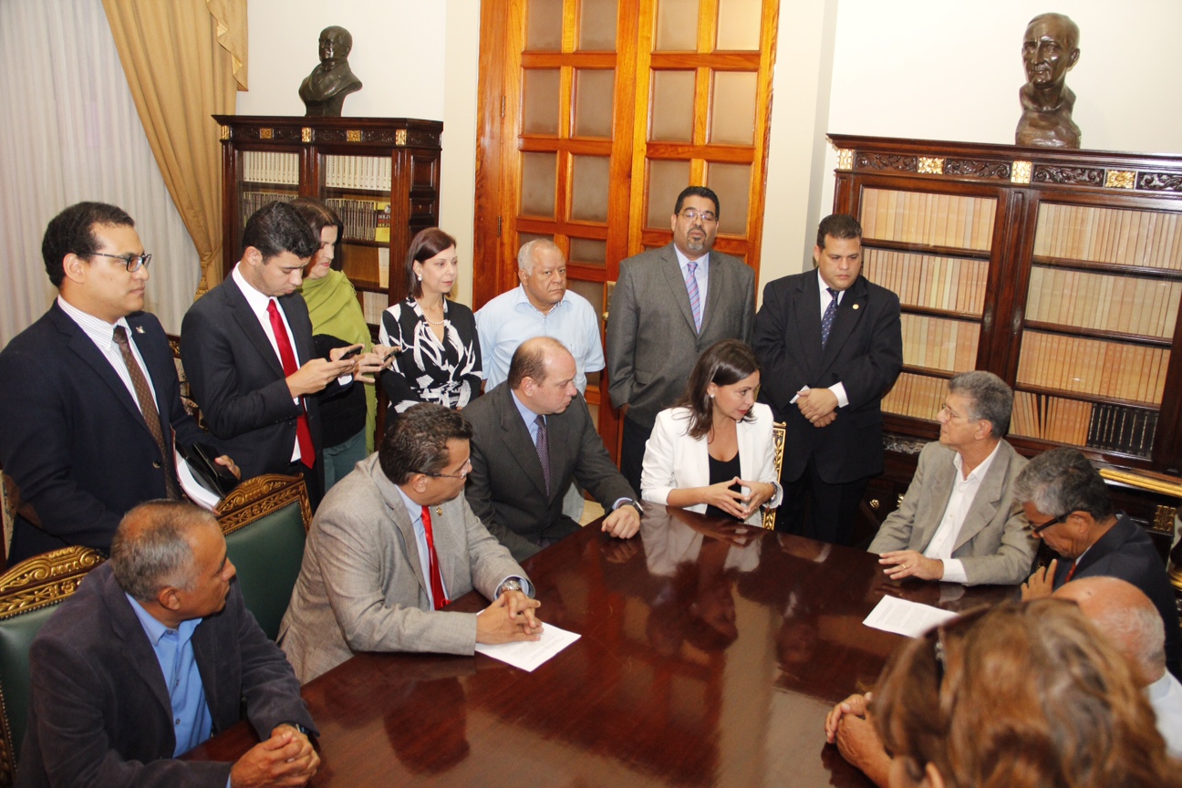 Vente Venezuela entrega en AN plan de acción urgente frente a crisis humanitaria