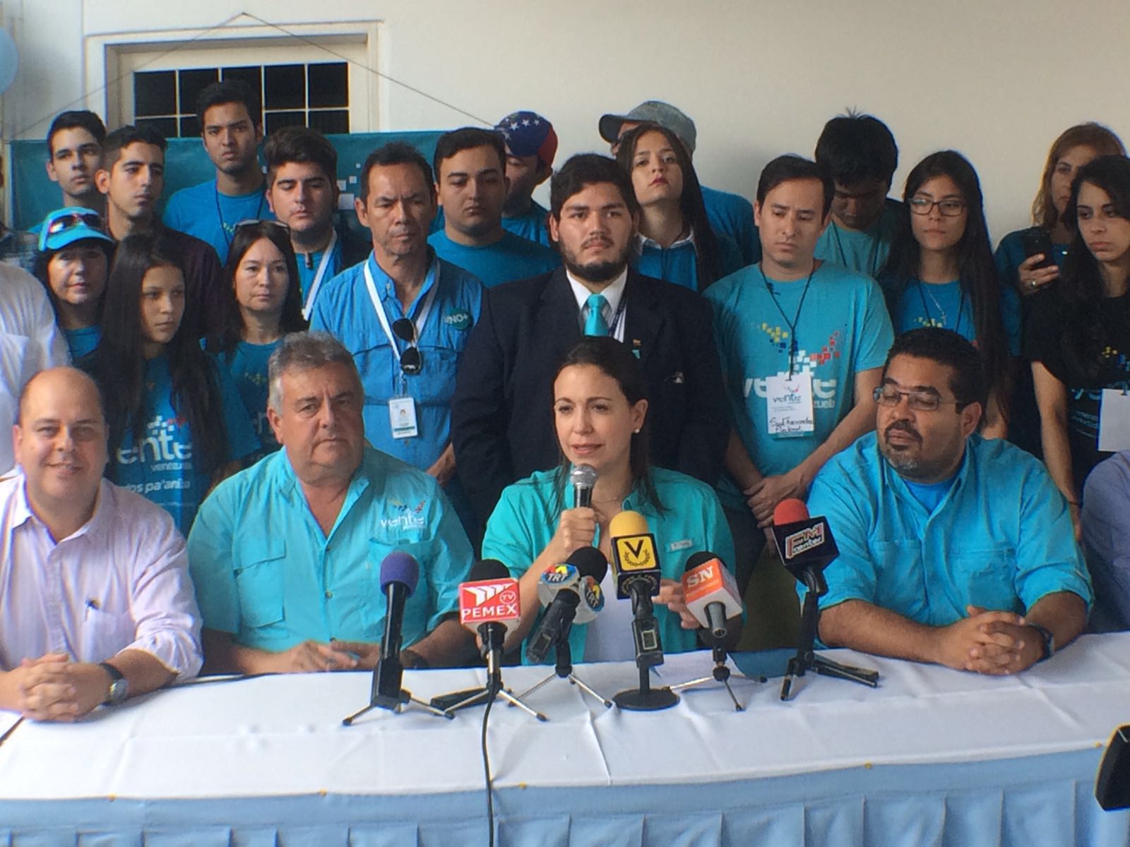 Machado: Para la salida de Maduro hace falta una sola firma, la suya