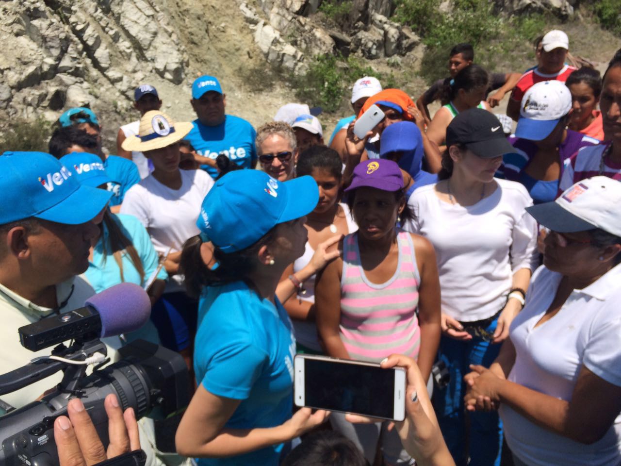 Machado: Régimen saquea hogares de venezolanos y se roba hasta la plata de los santos