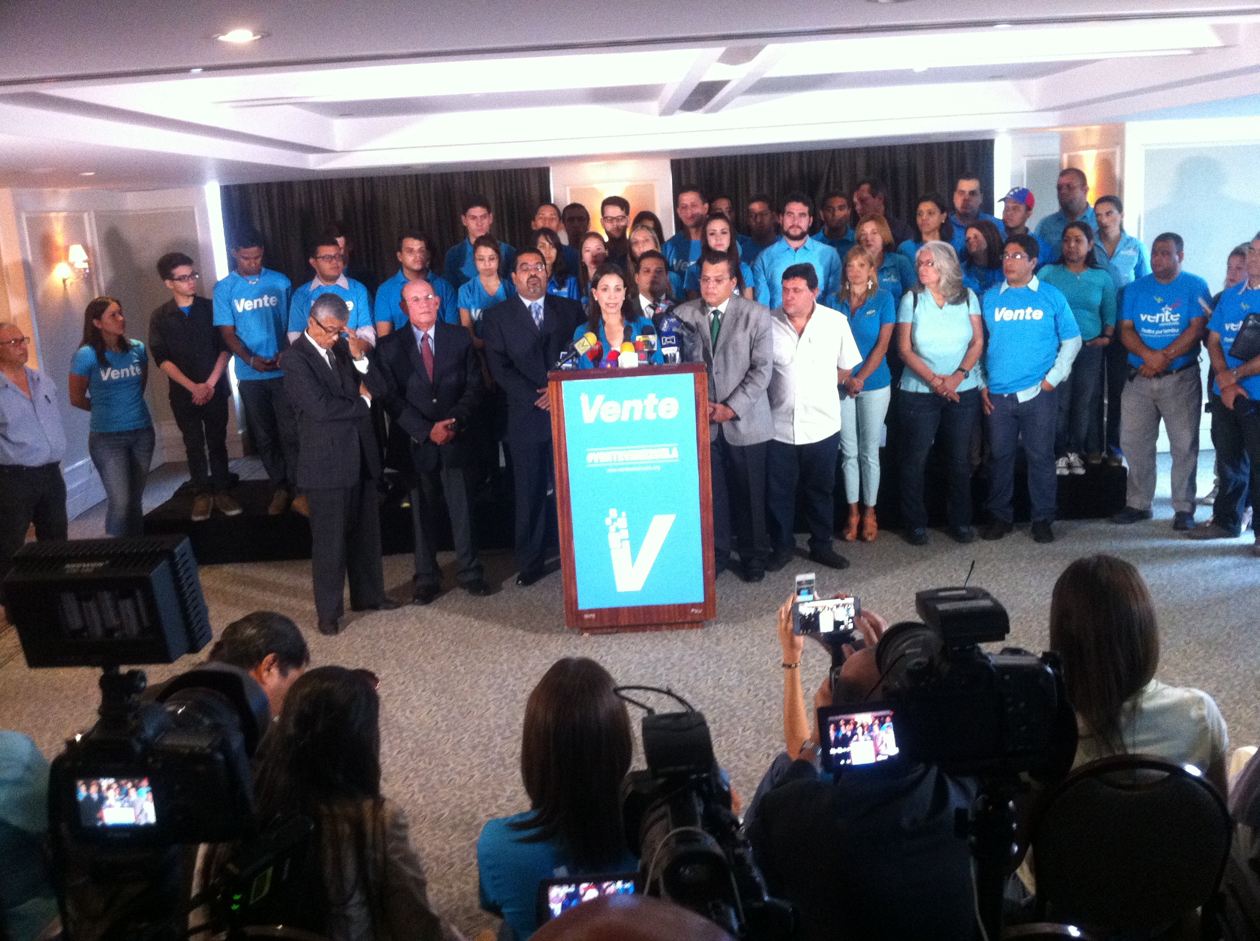 Machado: Urge organizar un gran movimiento nacional para la restitución de la democracia