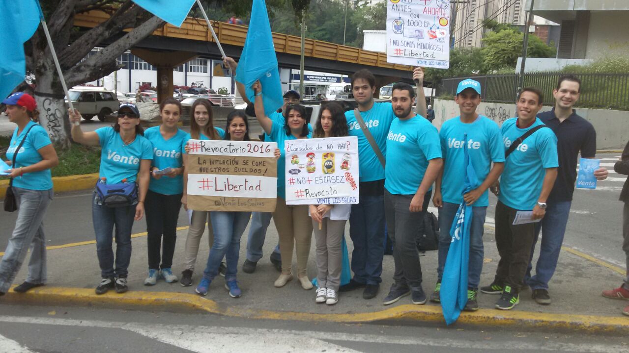 Vente Venezuela recorre calles de Los Salias para reiterar importancia del revocatorio