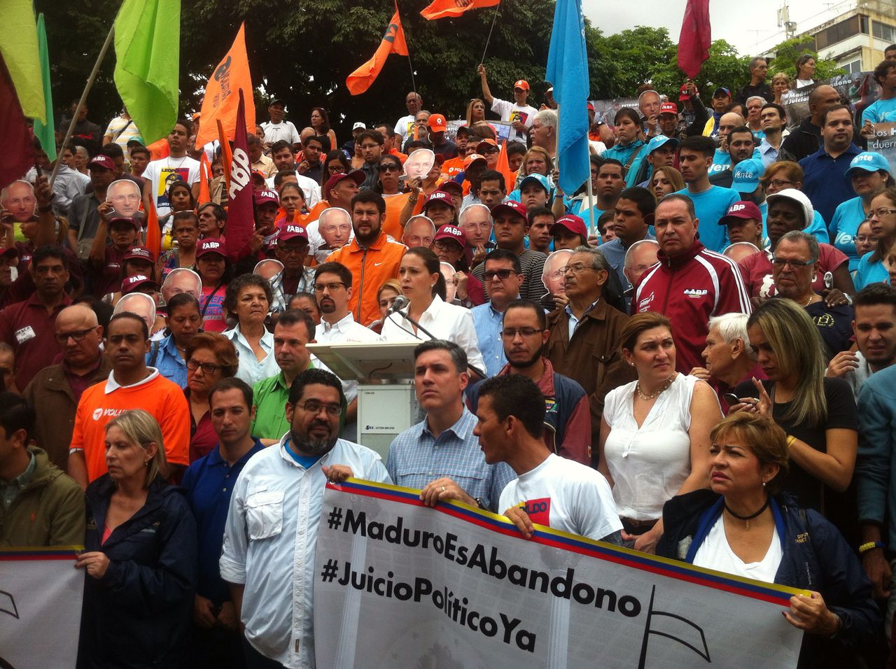 Machado: Es la hora del juicio político, la gente en la calle y respaldo internacional