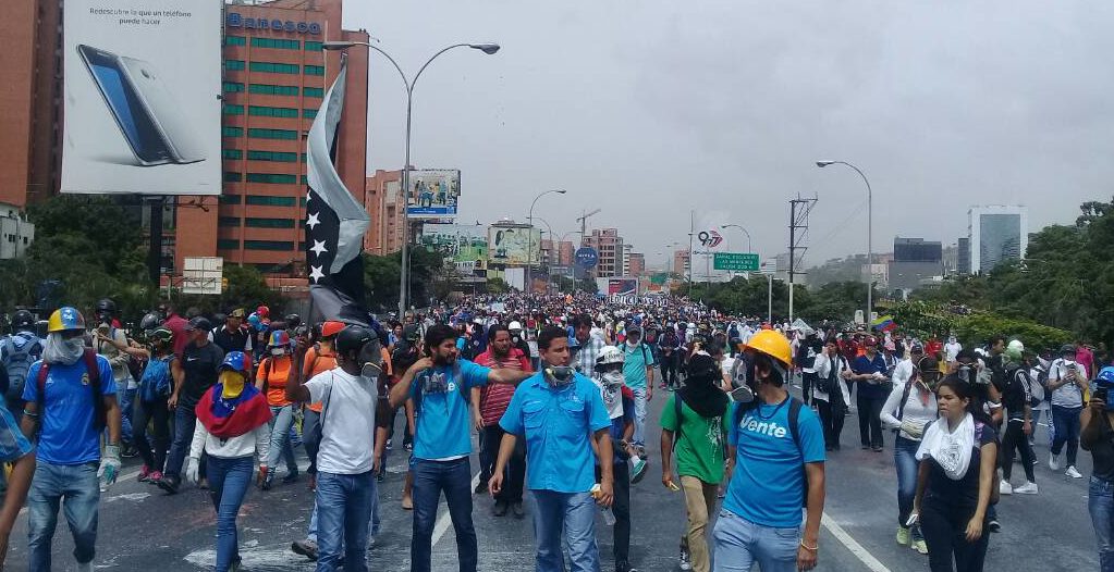 Vente Venezuela: GN reprime a médicos que los ayudan cuando llegan baleados por la delincuencia