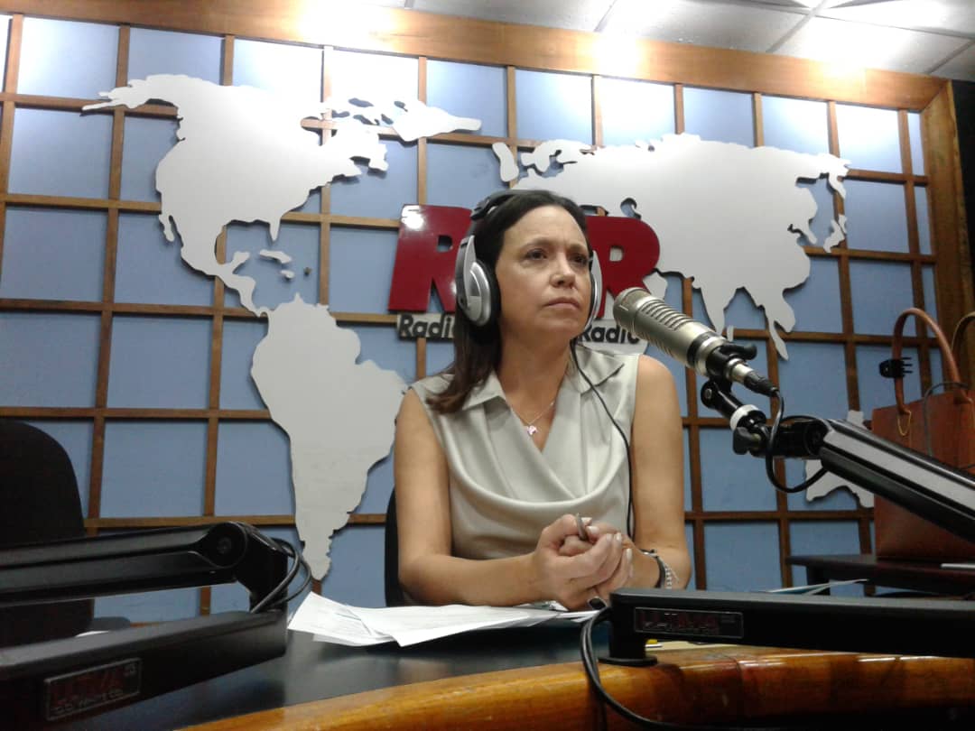 Carlos Sánchez a María Corina: Las constituciones de los regímenes castro-chavistas desaparecieron el sufragio electoral