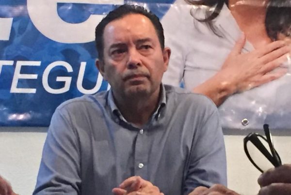 En estos tiempos, muchos venezolanos se sienten cómodos, simplificando la tragedia por la que atraviesa el país circunscribiéndola a la irresponsabilidad, a las políticas implementadas y al talante autoritario, y antidemocrático, del régimen que detenta el poder desde hace 23 años.