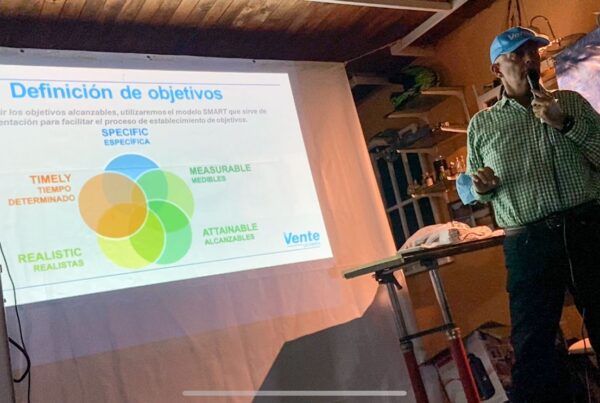 Vente Urbaneja inaugura Escuela de Formación de Líderes para jóvenes y no tan jóvenes