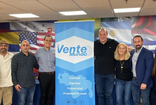 A pocos meses del décimo aniversario de Vente Venezuela, el equipo de Vente Miami ratificó este sábado su compromiso con Venezuela y su gente, "estén donde estén". Así lo expresaron los dirigentes reunidos durante el relanzamiento de la estructura política en la capital de Florida (EEUU).