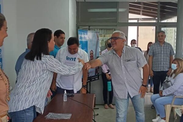 María Corina se reúne con pequeños comerciantes de Chacao (+fotos)