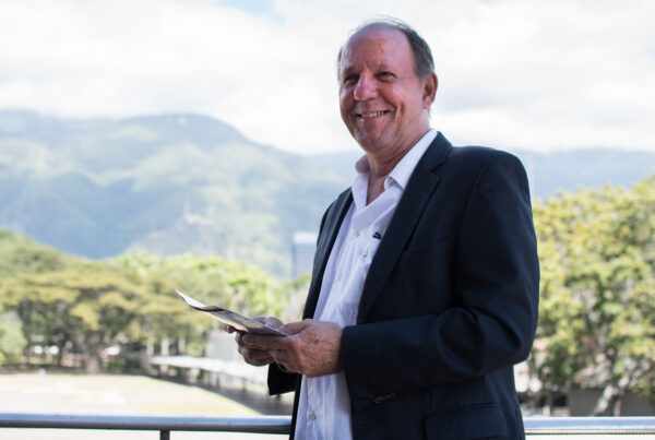 El fetiche de la espada de Bolívar - Por Bernardino Herrera León