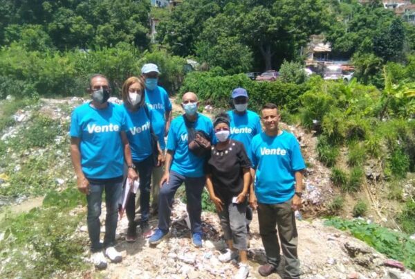 DESIDIA | Vente Vargas denuncia que habitantes de El Teleferico y El Cojo deben caminar entre basura y maleza