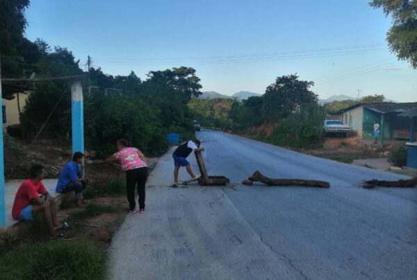 Emprendedoras, operadores turísticos y vecinos del Parque Nacional Mochima se manifestaron también en contra de los organismos de seguridad del Estado quienes en palabras de los ciudadanos “se han puesto de acuerdo con el hampa para hacernos la vida imposible”.