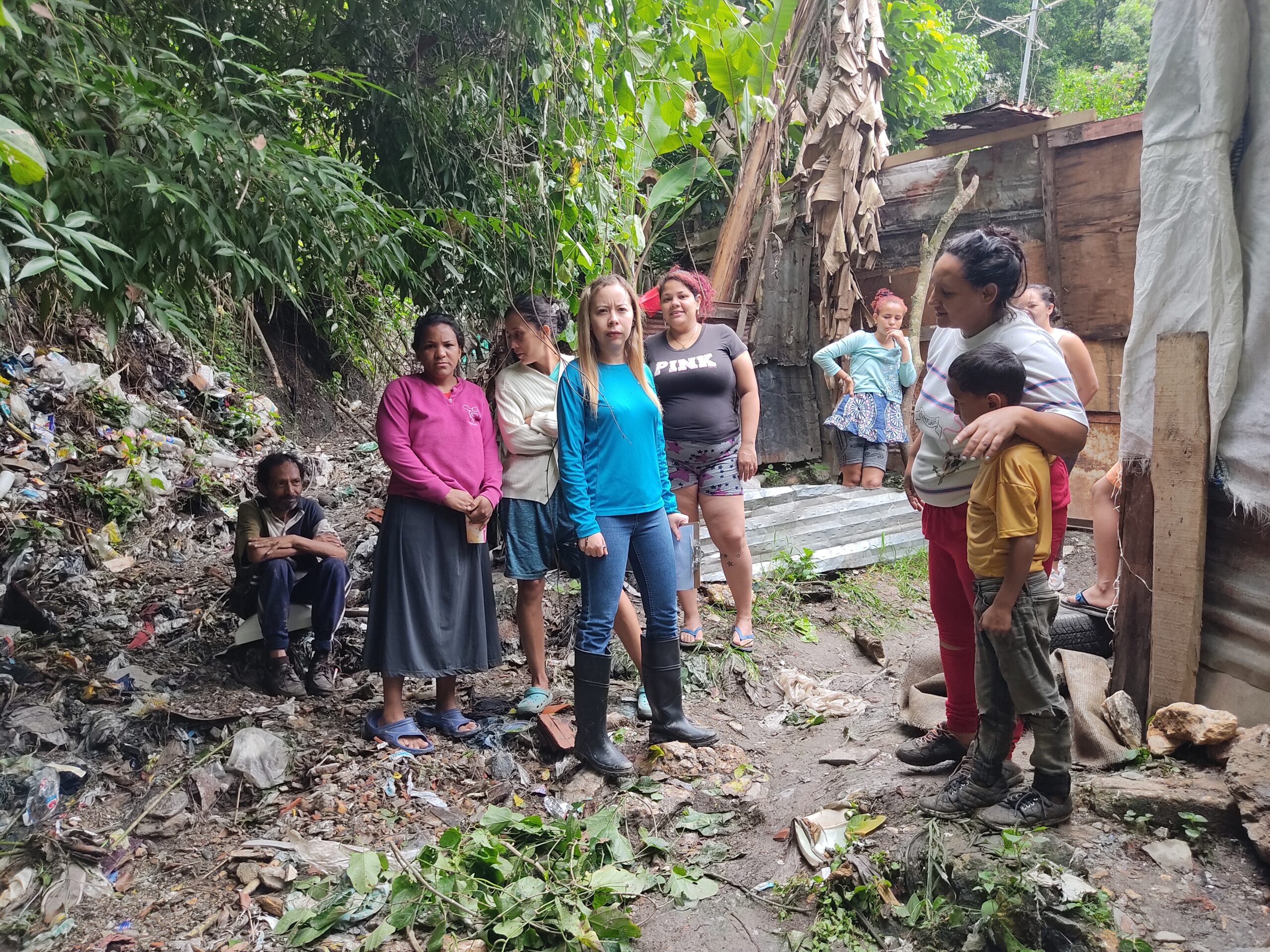 Xiomara Sierra denuncia que desbordamiento de quebrada afectó a 10 familias en Petare