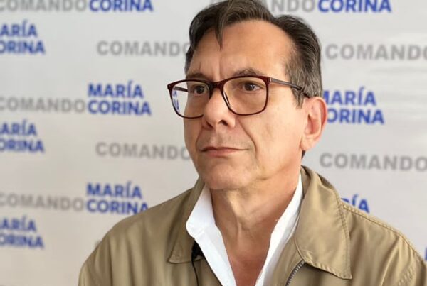 Humberto Villalobos: Máquinas del CNE vienen con el Plan República y un software que no controlamos