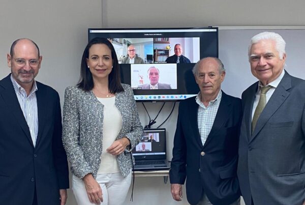 María Corina presenta las bases para “reenergizar” los hogares venezolanos