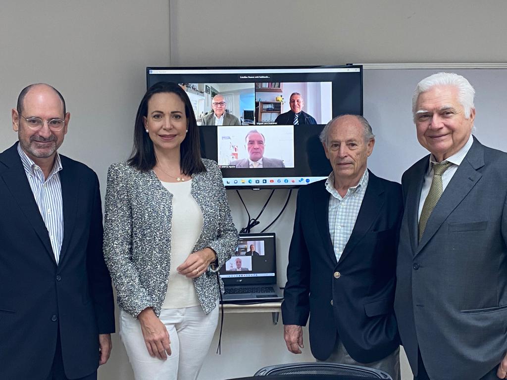 María Corina presenta las bases para “reenergizar” los hogares venezolanos