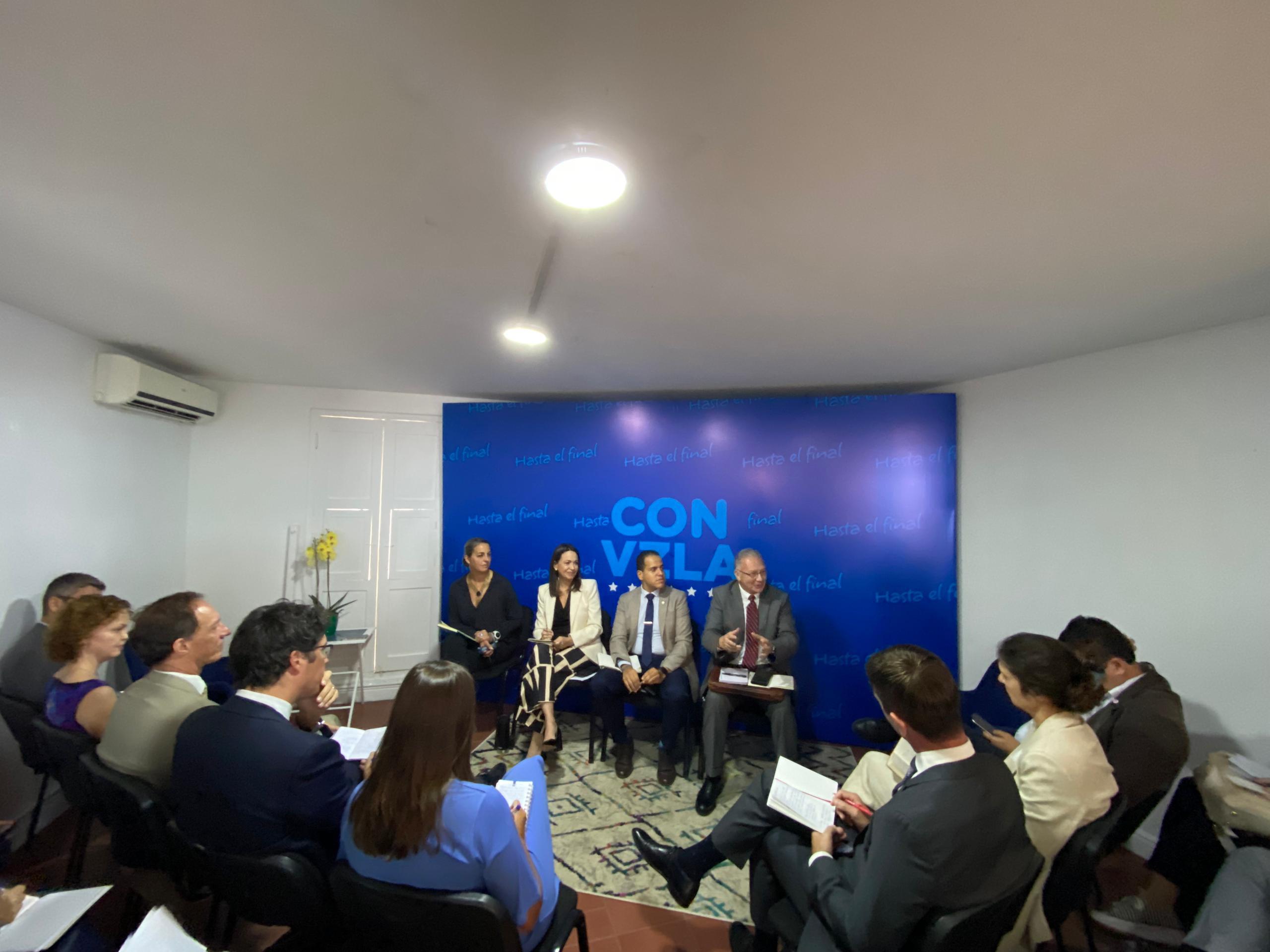 María Corina recibe a miembros del Cuerpo Diplomático acreditado en Venezuela