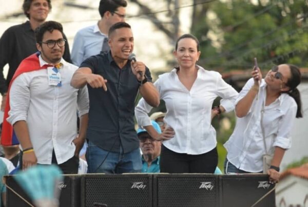 Carlos Fernández: Los jóvenes no llegamos hasta aquí para cobrar facturas sino para transformar el país