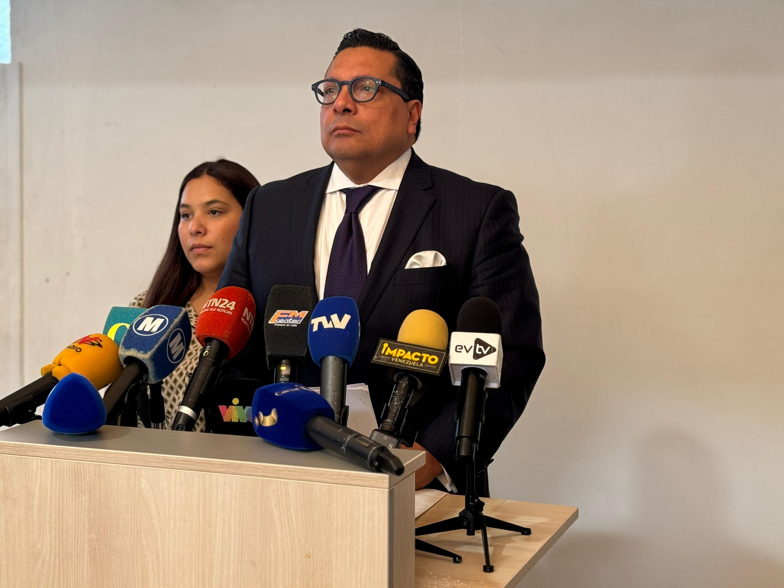 Introducen denuncias por desaparición forzada de Henry Alviarez y Dignora Hernández