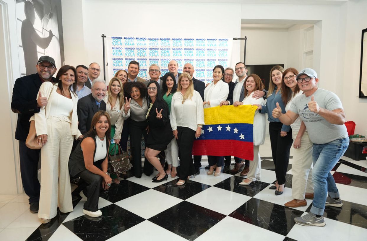 María Corina Machado juramenta al Comando Con Vzla en EEUU