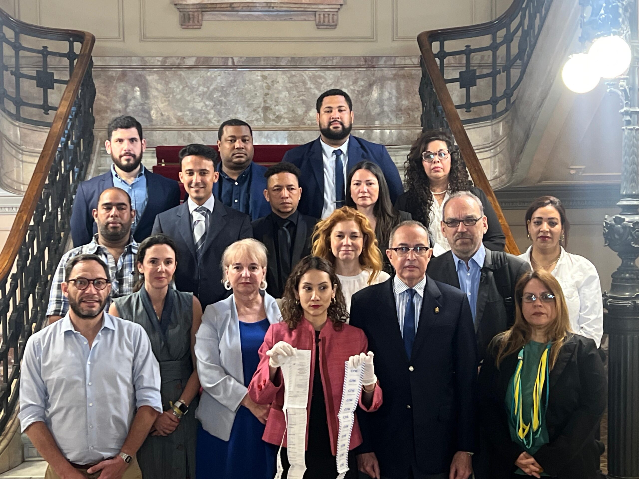 Las actas del triunfo de Edmundo González llegan al Congreso de Argentina