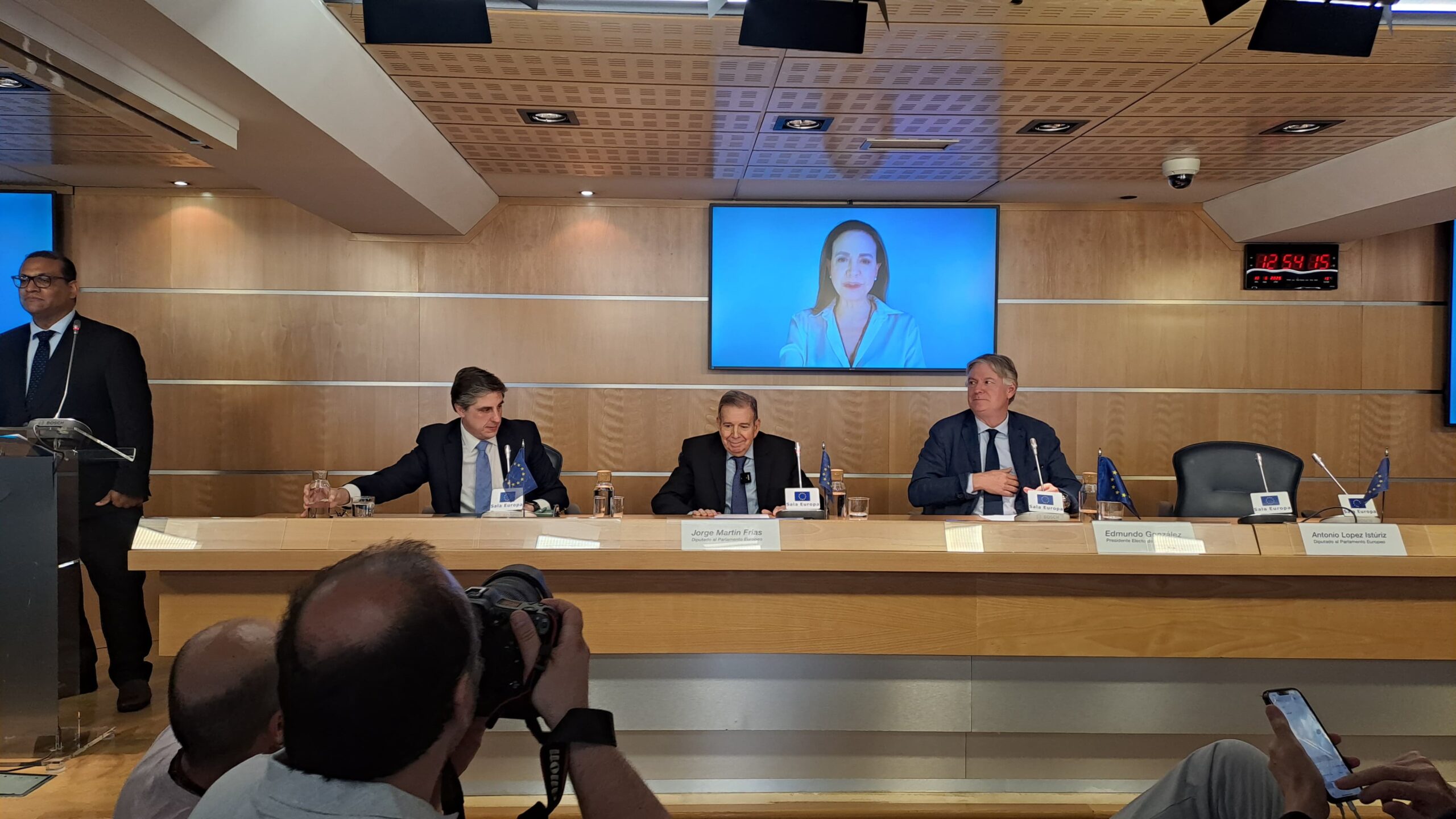 María Corina Machado y Edmundo González en el panel ‘Venezuela, Memoria y Justicia’: «El régimen es una autocracia mafiosa que comete crímenes de lesa humanidad»