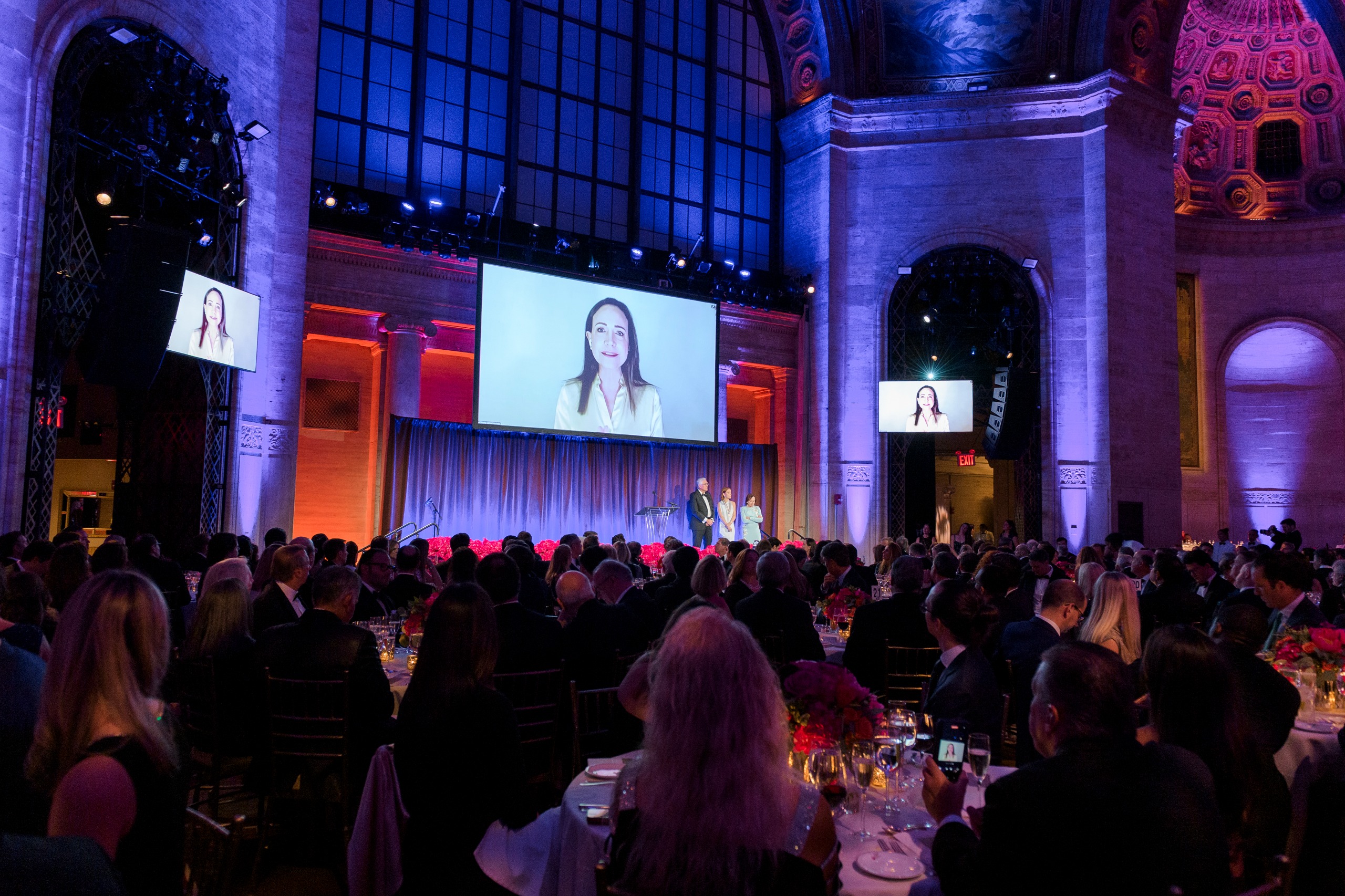 María Corina Machado recibe la Medalla de Oro de la Americas Society: «Venezuela libre será clave para la prosperidad, seguridad y energía de todo el continente»