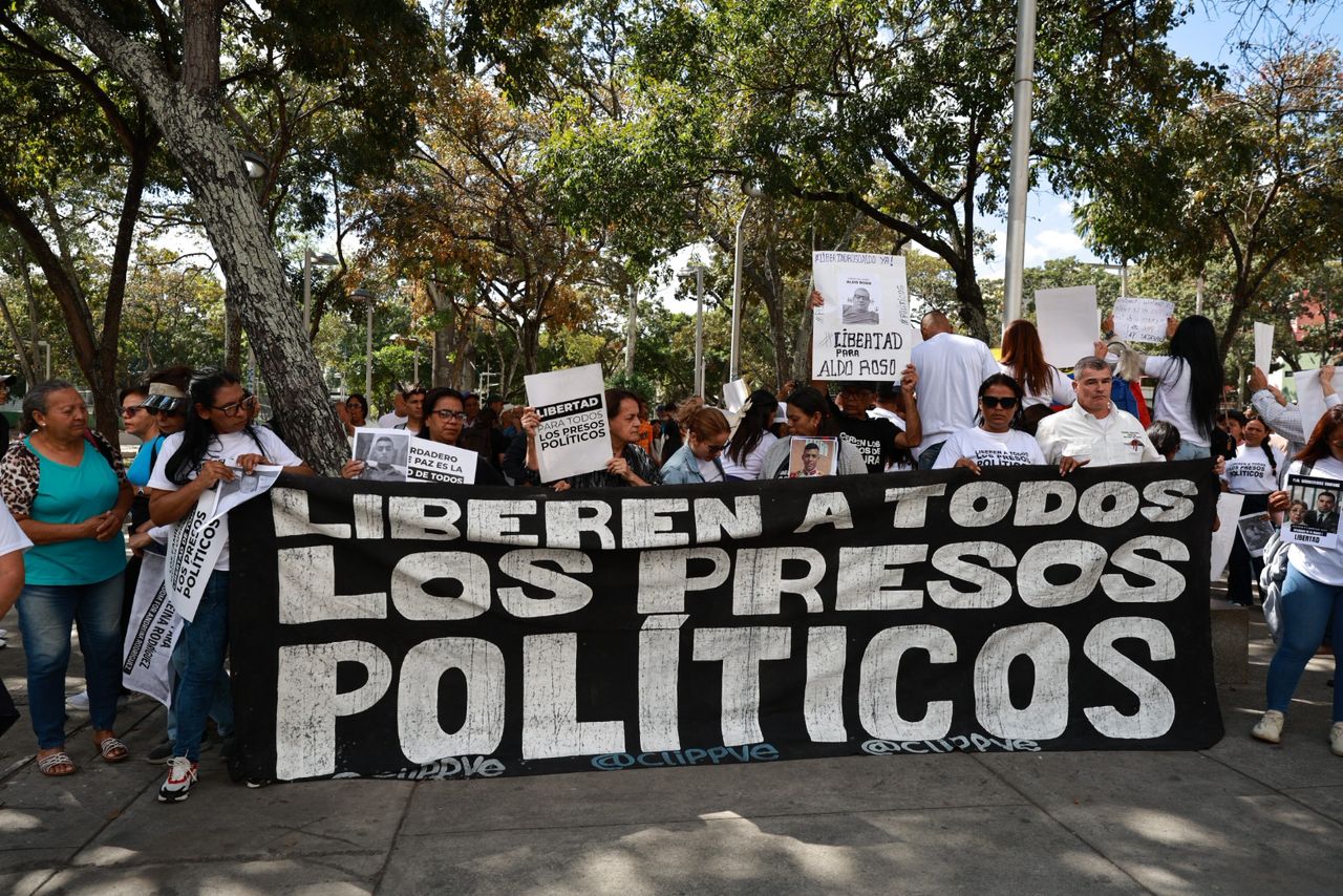 Familiares de los presos políticos protestan en el Ministerio Público para exigir liberaciones plenas