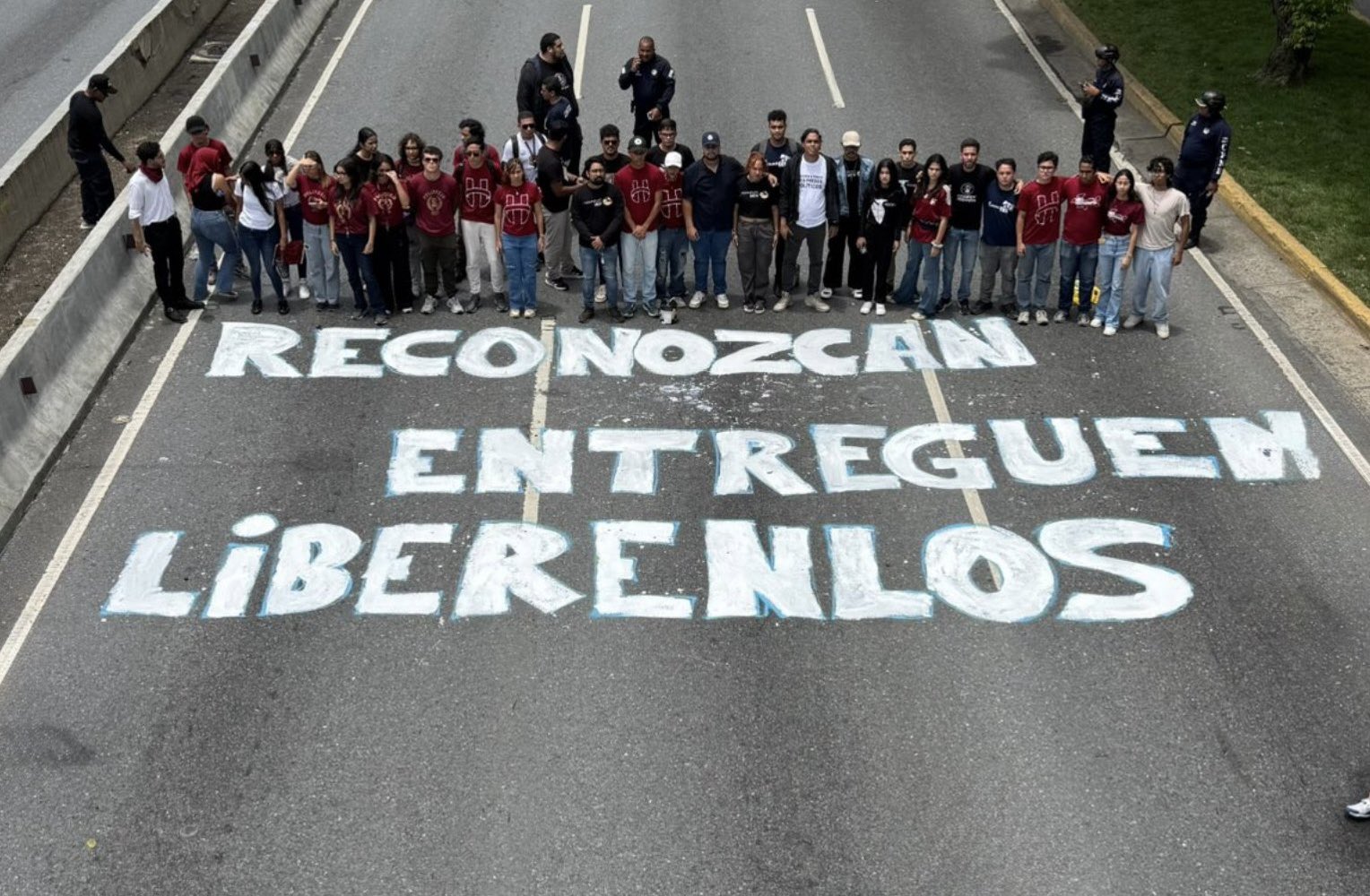 «Reconozcan, entreguen y libérenlos»: los estudiantes toman las calles para exigir la libertad de todos los presos políticos