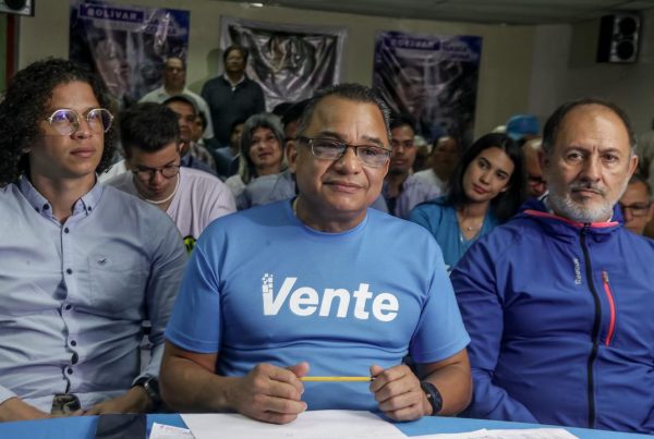 Douglas Rodríguez, Vente Bolívar