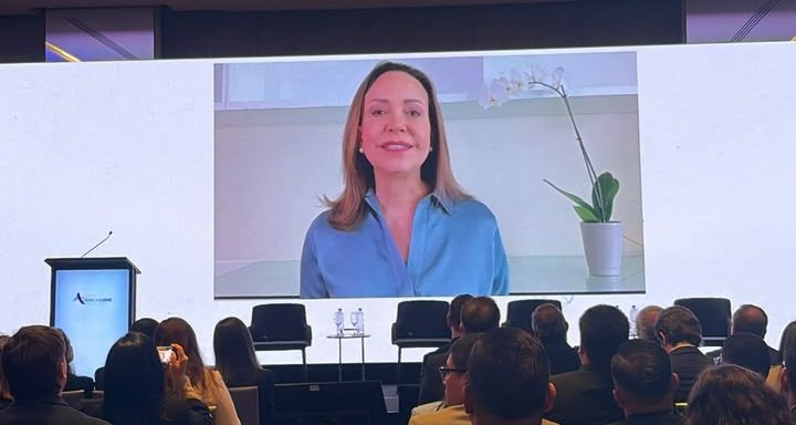 María Corina en el Foro América Libre: La transición a la libertad y a la democracia solo puede ser con la gente