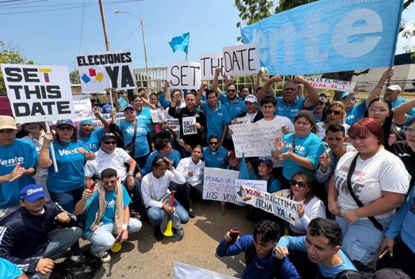 Juventud zuliana exigió frente al CNE un cronograma de elecciones presidenciales y el regreso de María Coria