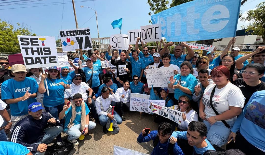 Juventud zuliana exigió frente al CNE un cronograma de elecciones presidenciales y el regreso de María Coria