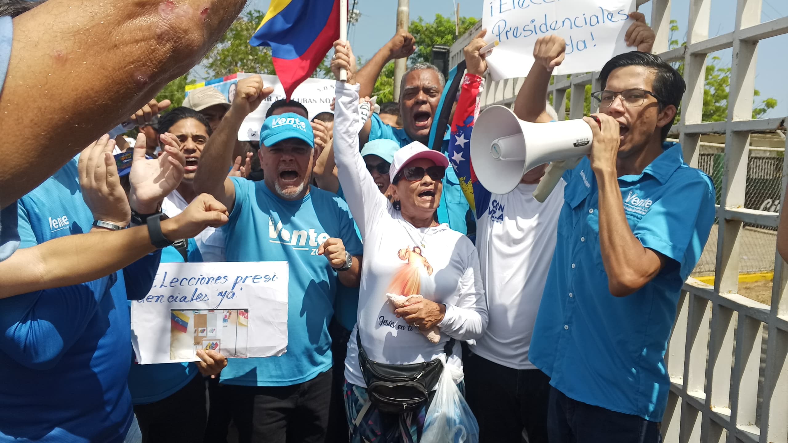 Vente Joven Zulia protesta frente al CNE de Maracaibo